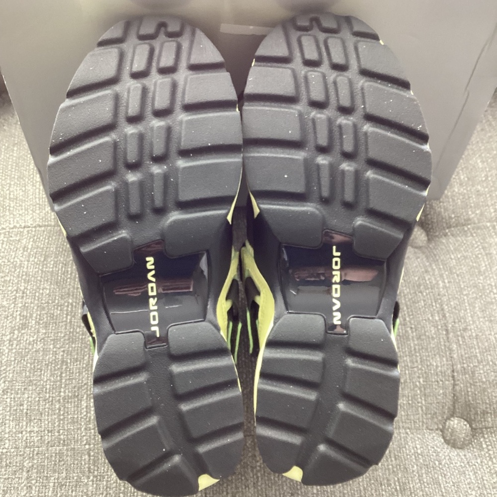 Jordan Trunner LX Sneaker (Women) 7.5M - Picture 9 of 13